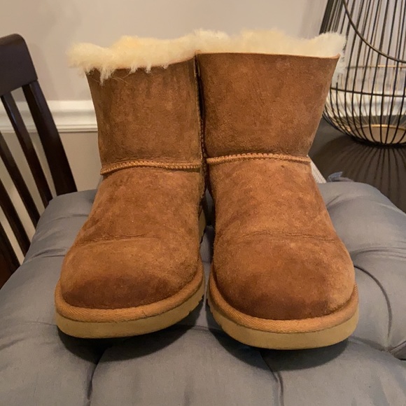 UGG Boots - Picture 5 of 6